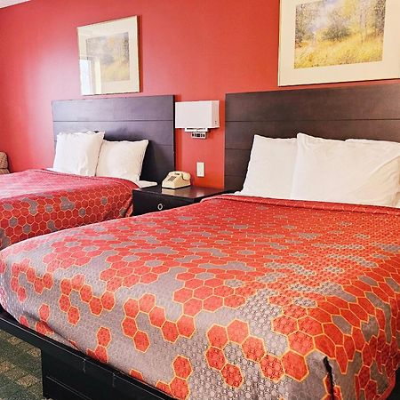 Budgetel Inn & Suites Fort Scott Exterior foto